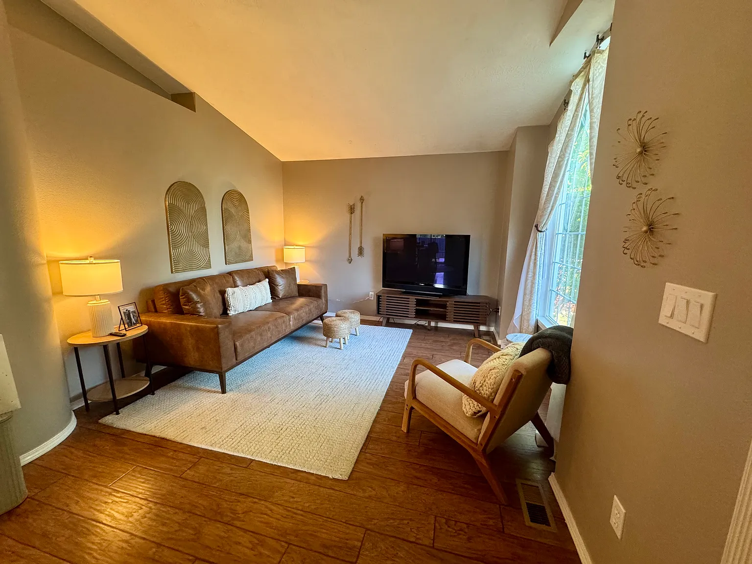 3 bed, 1273 sqft, $4,000 — Photo 3