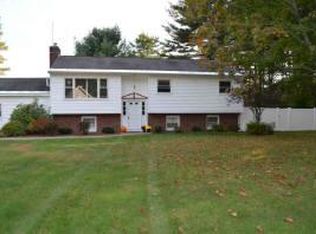 39 Bronk Dr, Queensbury, NY 12804