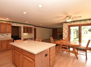 21925 Valiant Dr, Brookfield, WI 53045