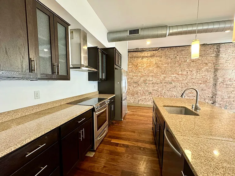 641 Walnut St Apartments — Photo 20