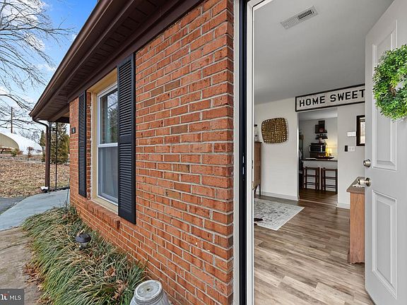 3rd image of 84 Clore Rd