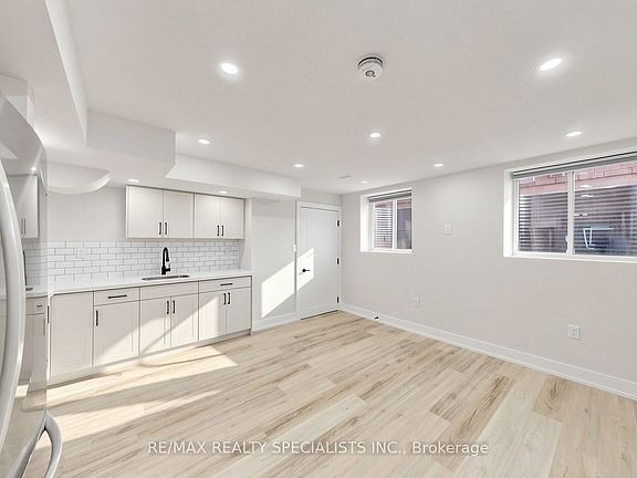 5th image of 848 Sumac Cres #Basement