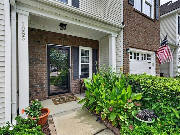 3rd image of 1065 Bennington Dr
