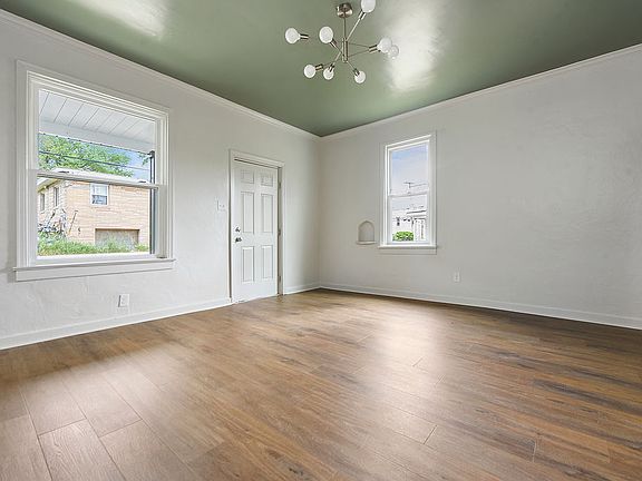 4th image of 122 Cherry St