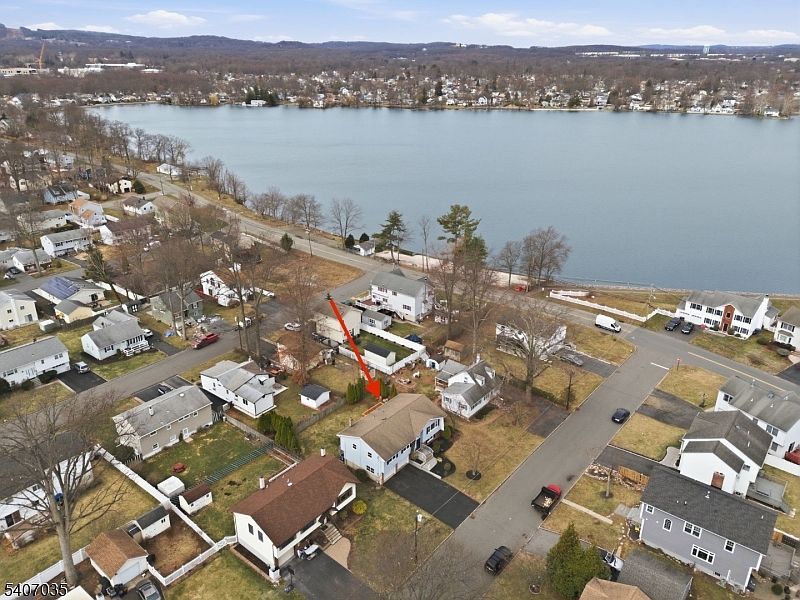 1st image of 11 Deerfield Rd