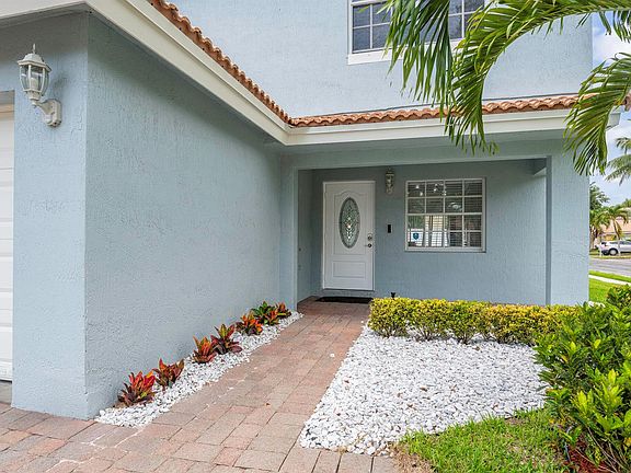3rd image of 3460 Commodore Ct