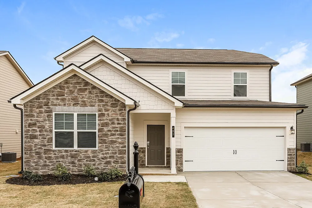 4 bed, 3.0 bath, 2570 sqft, $2,560 — Photo 1