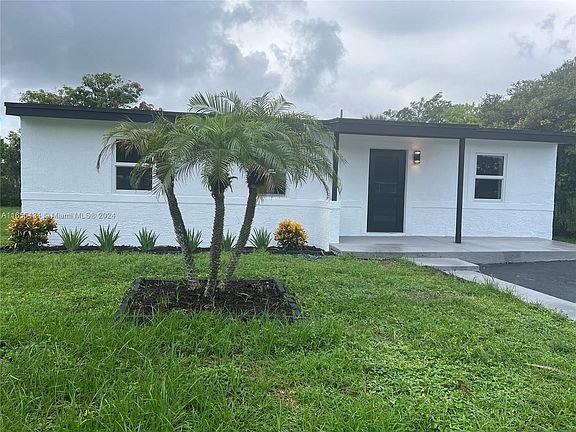 4th image of 1420 NW 13th Pl