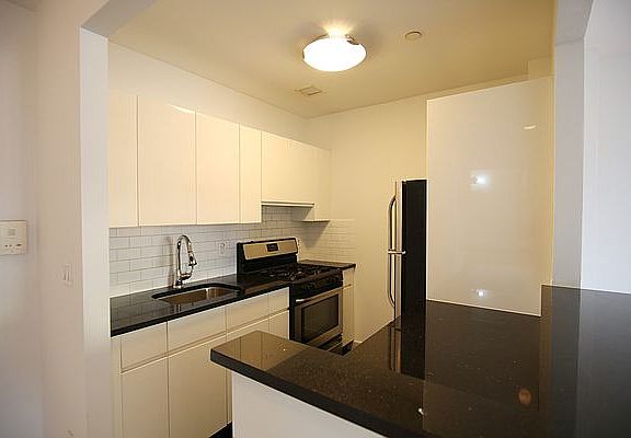 2nd image of 1078 Fulton St APT 3C