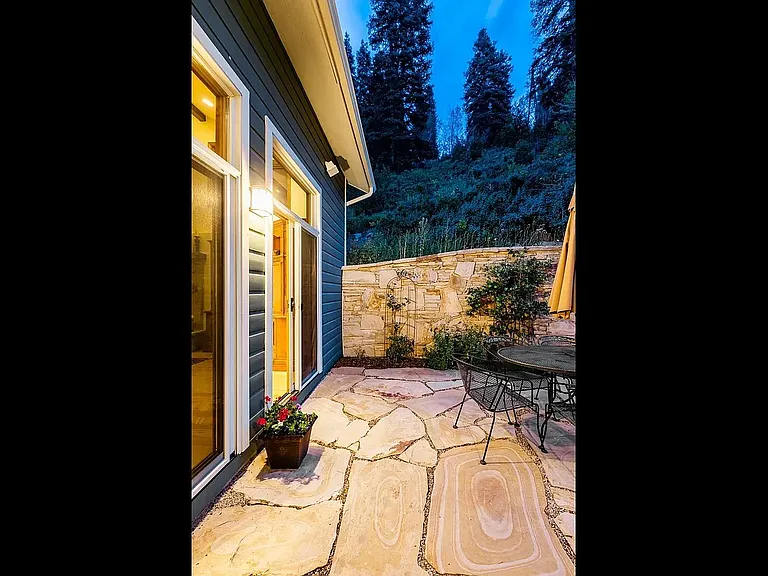 199 Daly Ave — Photo 17