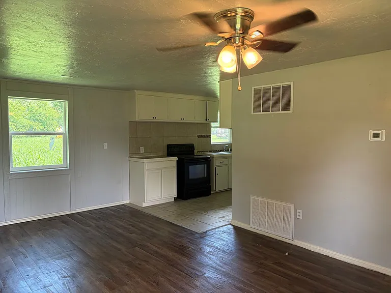 1608 Breckenridge Dr — Photo 8