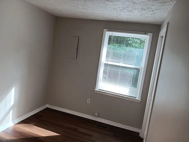 3130 Vestal Pl — Photo 5