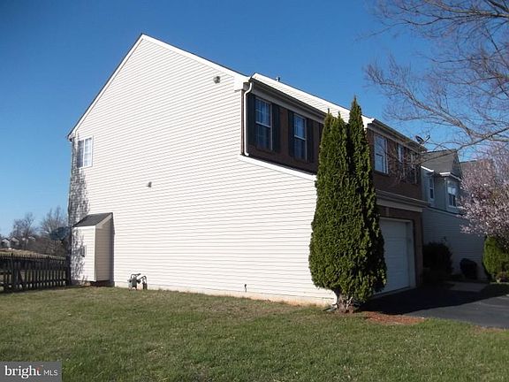 2nd image of 651 Holly Crest Dr