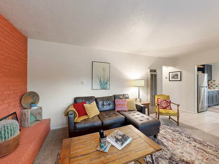 1327 Phoenix Ave NW — Photo 4