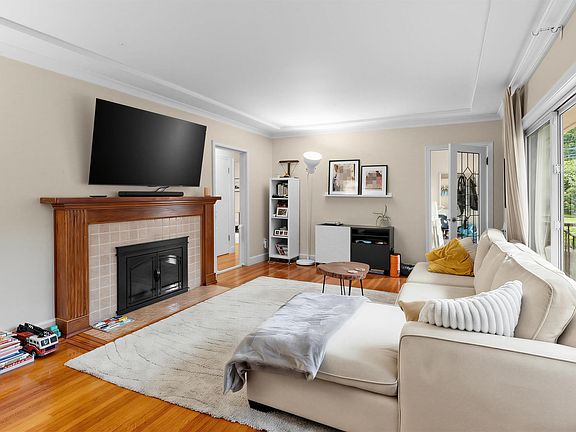5th image of 1095 E 29th St