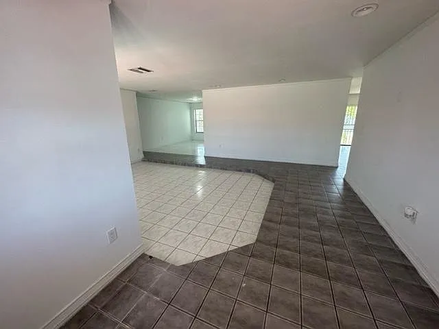 3 bed, 2206 sqft, $3,800 — Photo 2