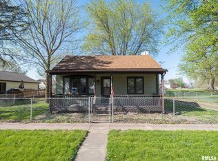 236 E Monroe St, Greenview, IL 62642