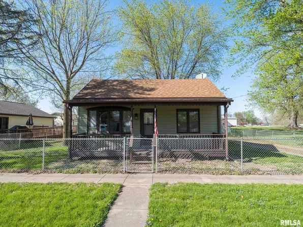 236 E Monroe St, Greenview, IL 62642