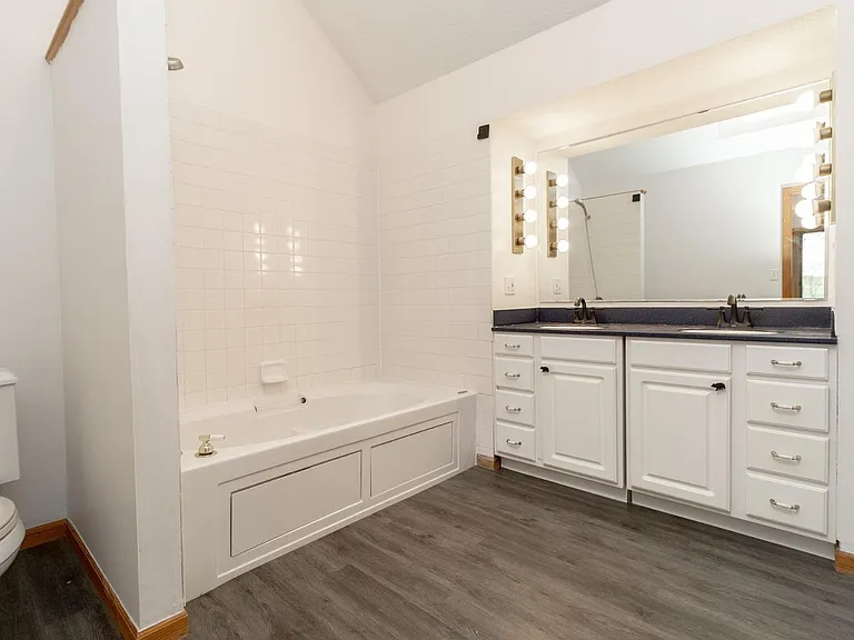 1210 River Rd — Photo 29
