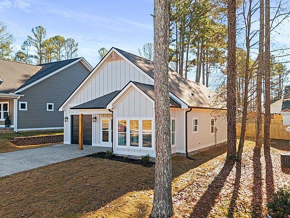 4th image of 1221 Parkstone Dr NW
