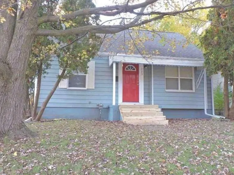 323 Browning Ave — Photo 1