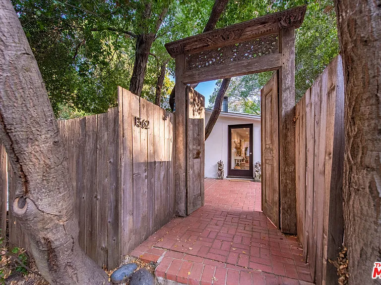 1362 Old Topanga Canyon Rd — Photo 41