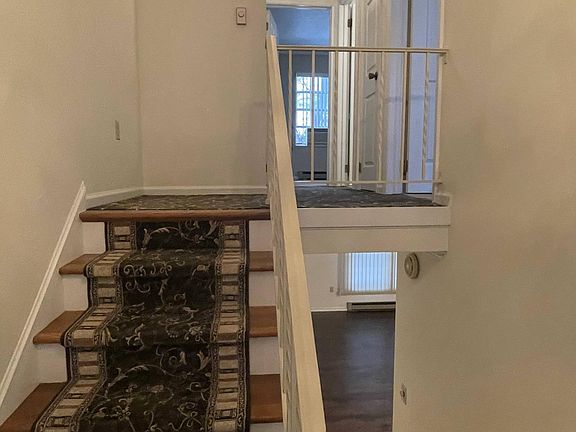 Upstairs and hallway (4)