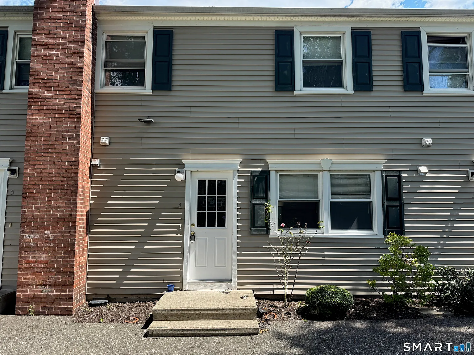 3 bed, 1.0 bath, 1200 sqft, $2,900 — Photo 2