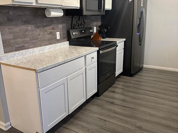 5th image of 118 Destin St