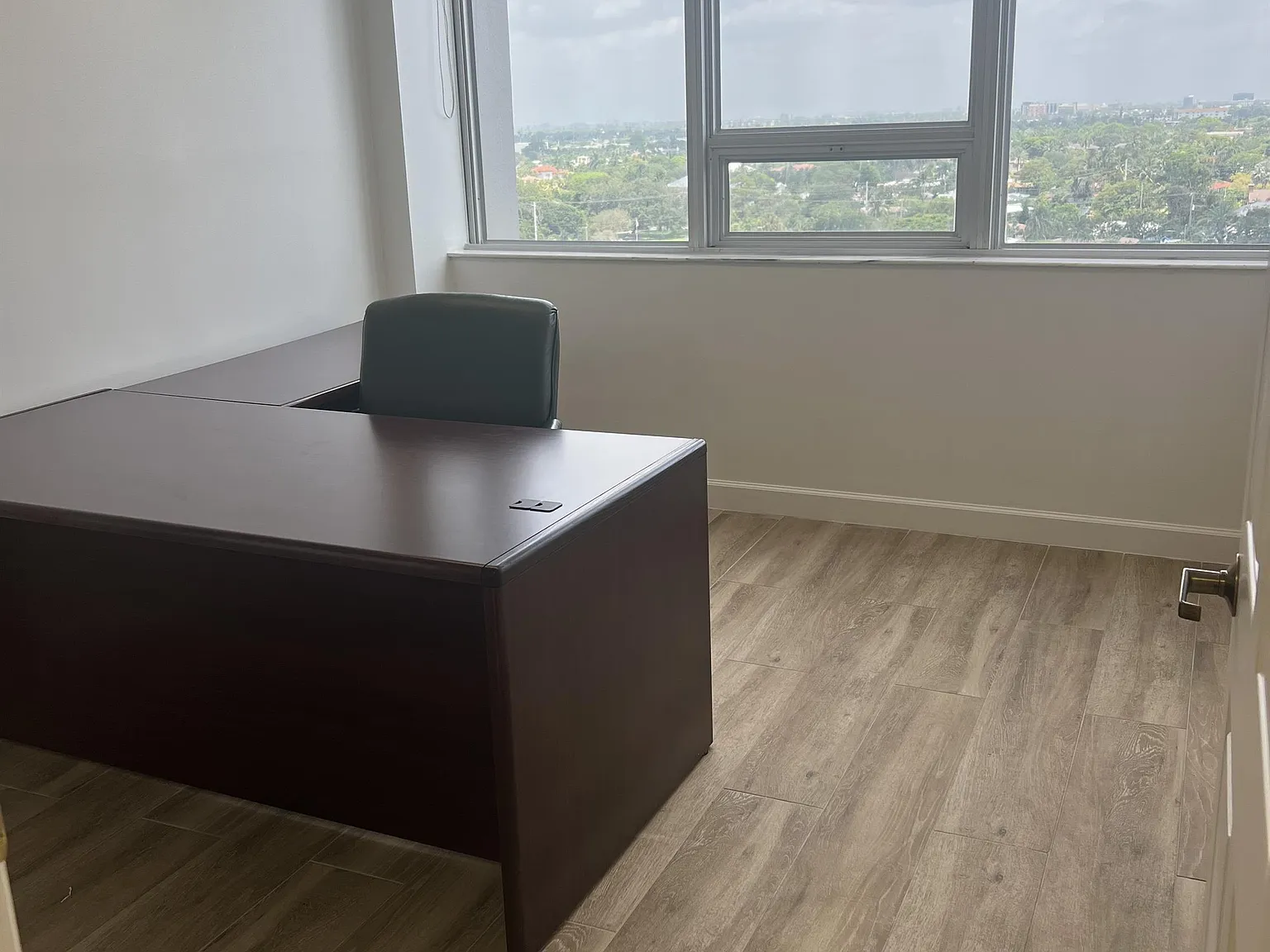 Galleria Corporate - Central Office ( 907 Montero Llc) - 917 I — Photo 4