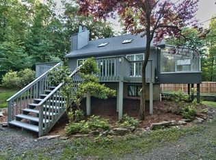 71 Ruffed Grouse Dr, Lakeville, PA 18438