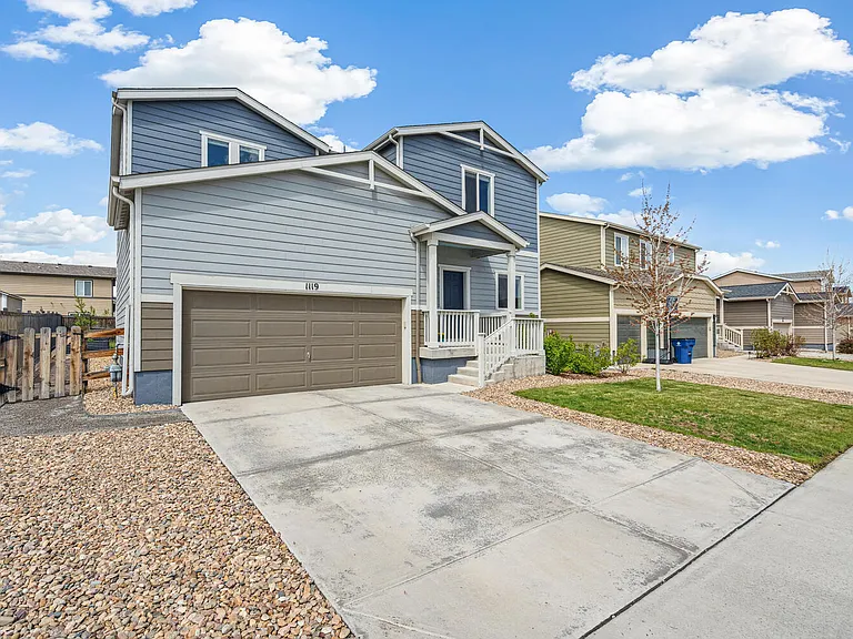 1119 Sherman Dr — Photo 2