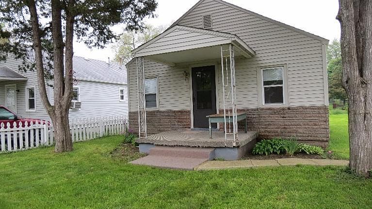 1st image of 2160 Moeller Ave