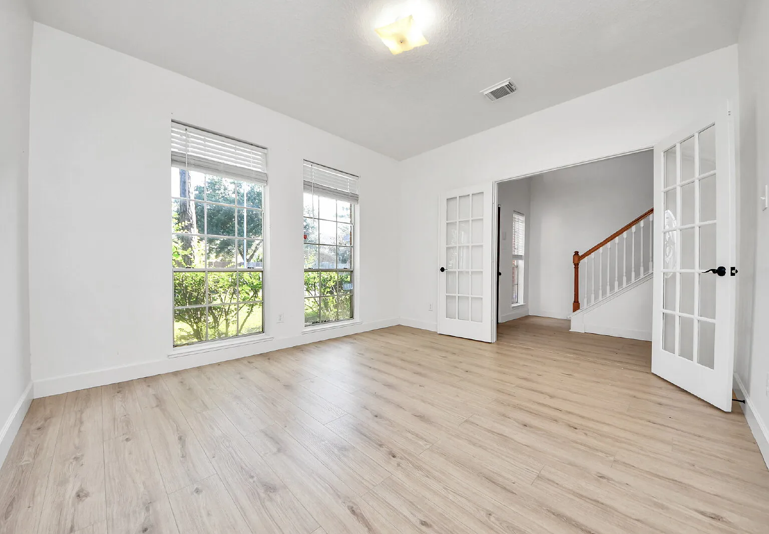 5 bed, 2.5 bath, 2868 sqft, $2,650 — Photo 4