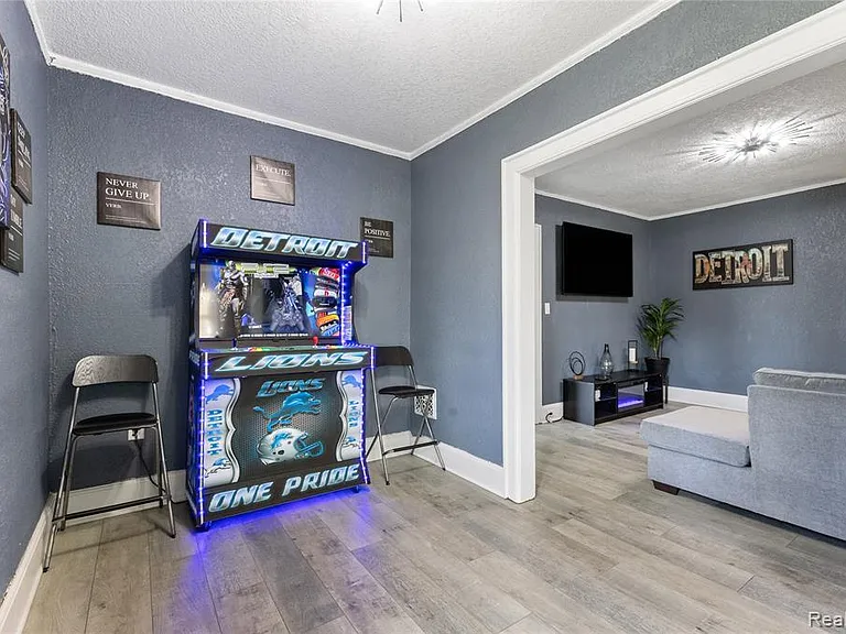 512 Westminster St — Photo 13
