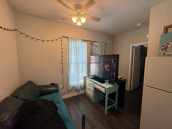 2nd image of 330 Barrett Pl