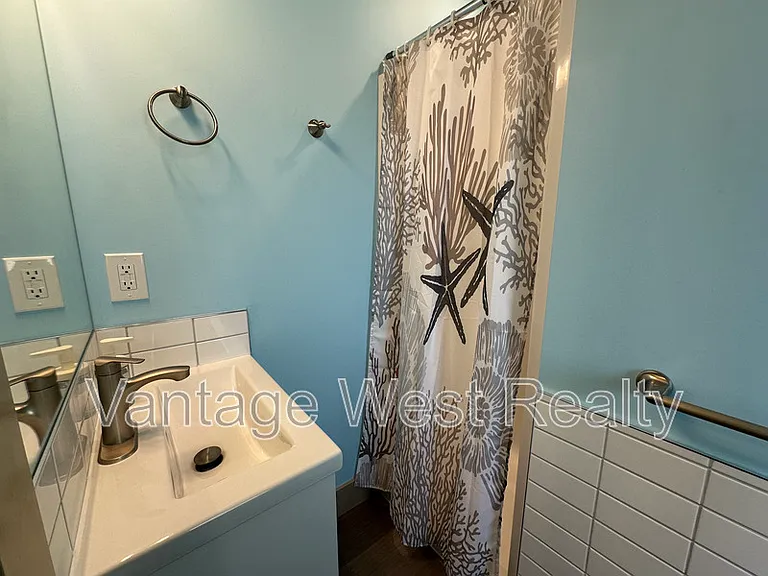 690 Kingsway Ave — Photo 15