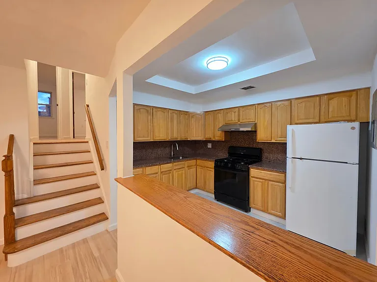 2605 Benson Ave #3 — Photo 3