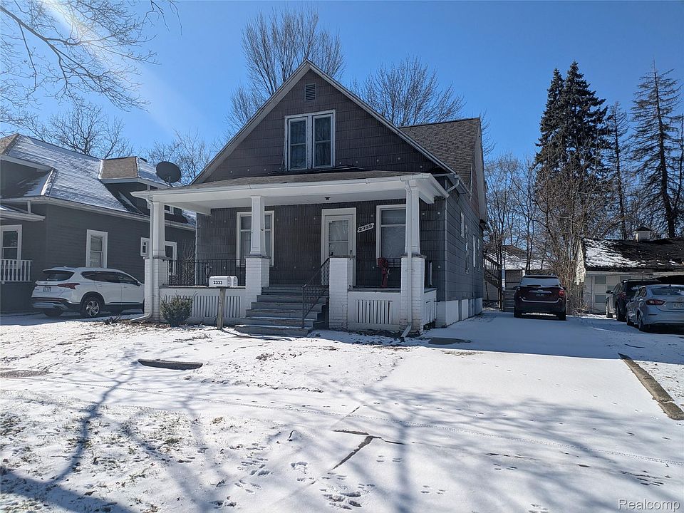 1st image of 2333 Benjamin St