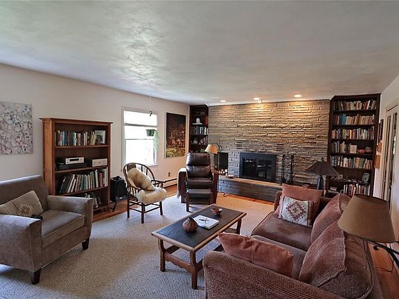 5th image of 10 Wheatley Cir