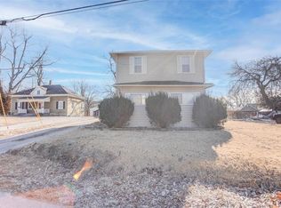 907 W Delmar Ave, Godfrey, IL 62035