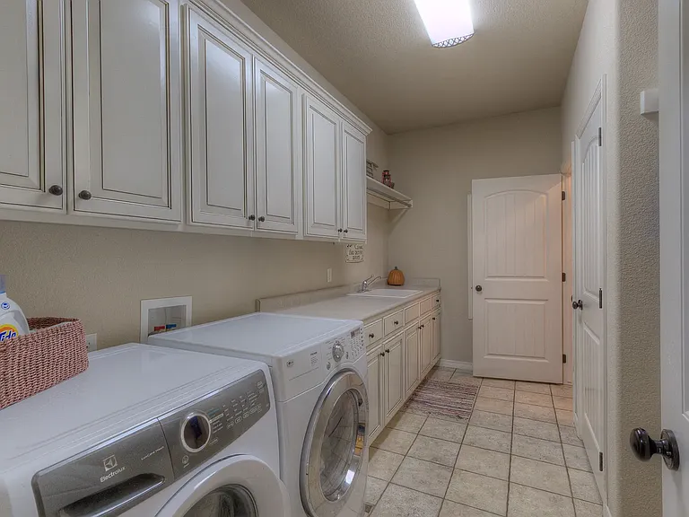 3901 Bahama Ave — Photo 30
