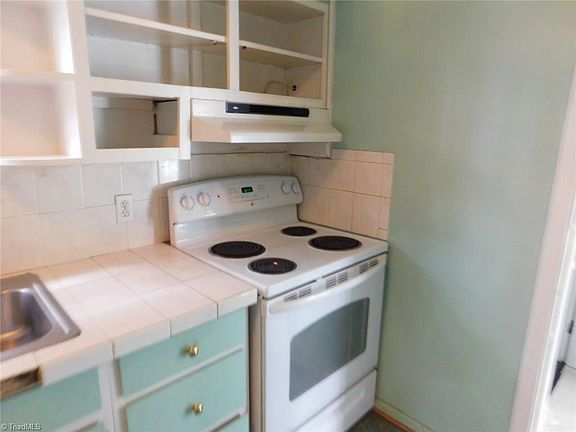 3rd image of 1206 Maiden Ln