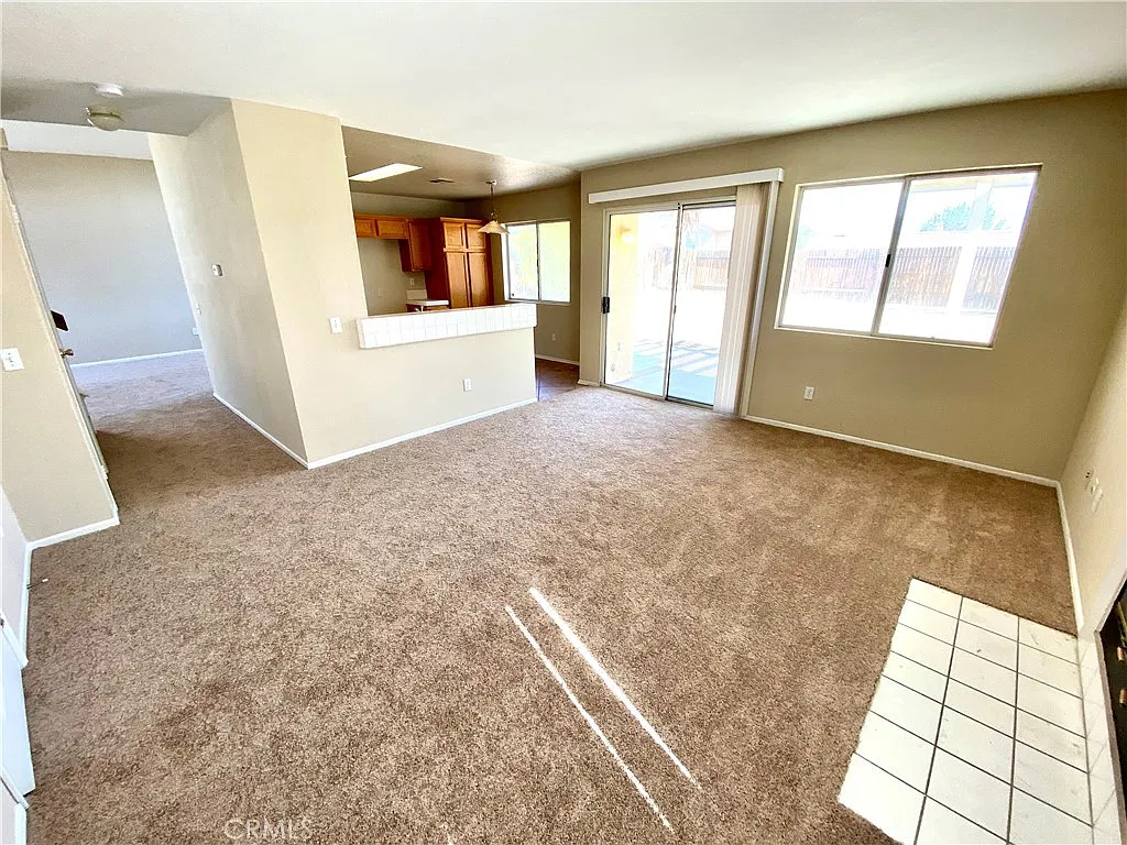 4 bed, 2021 sqft, $2,499 — Photo 4