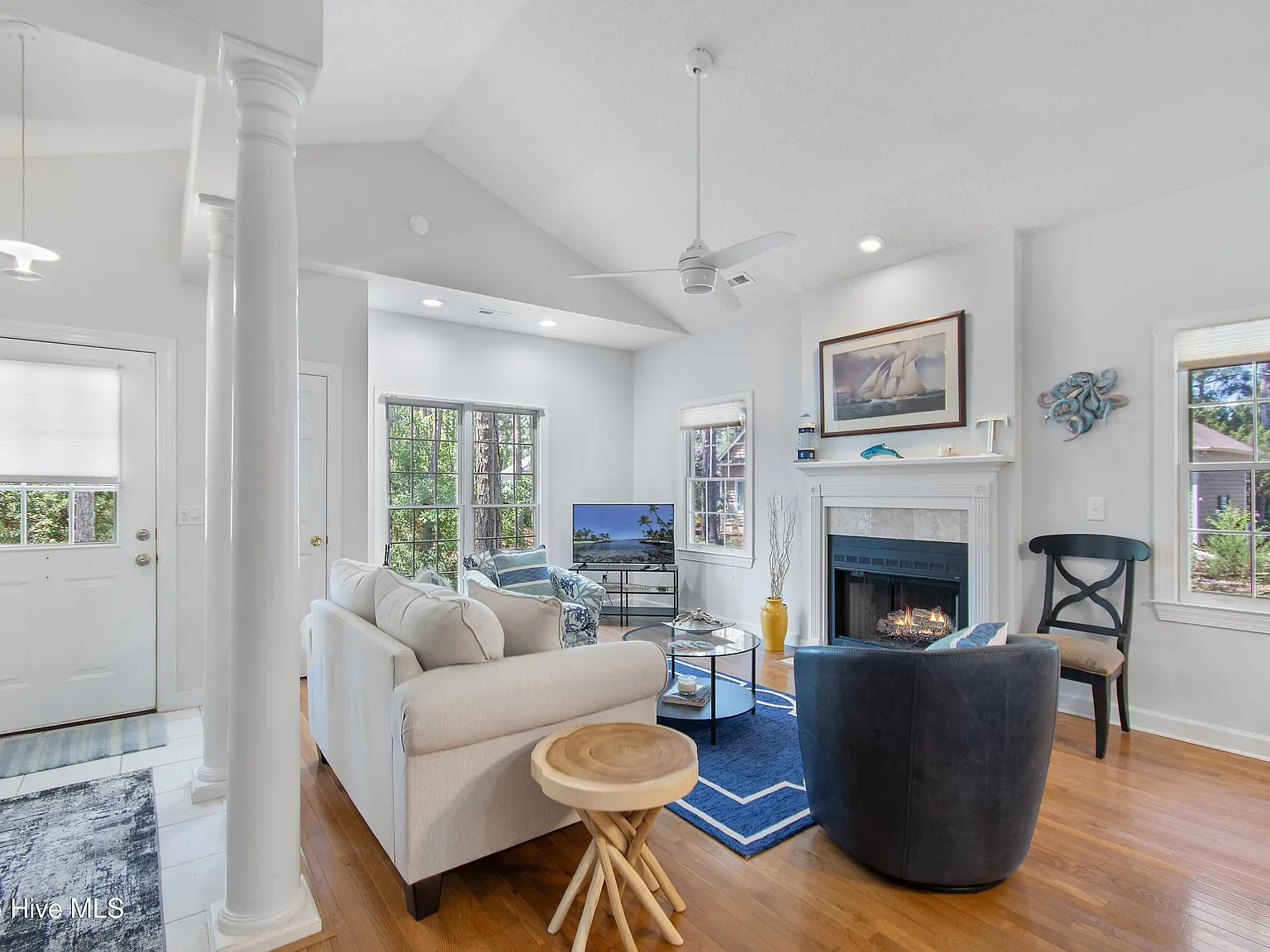 2 bed, 2.0 bath, $2,700 — Photo 3