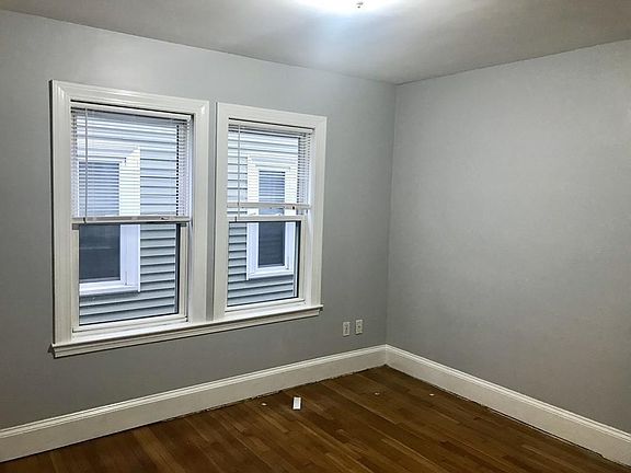 5th image of 90 Old Colony Ave #0