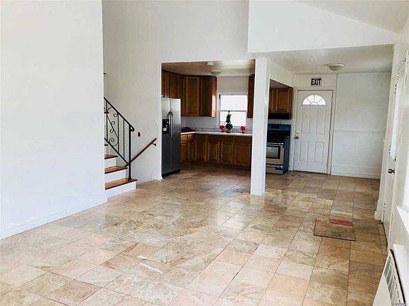 3rd image of 64 Bennett Ave