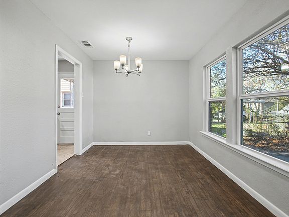 4th image of 2319 Glengariff Dr