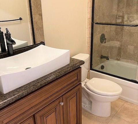 5th image of 10921 Whipple St #105