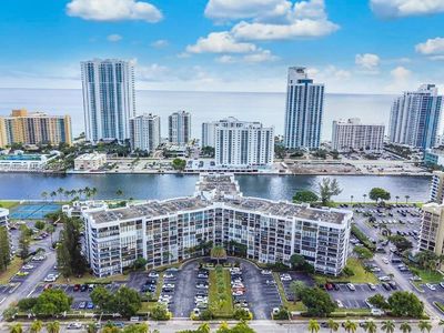 800 Parkview Dr APT 527, Hallandale, FL, 33009